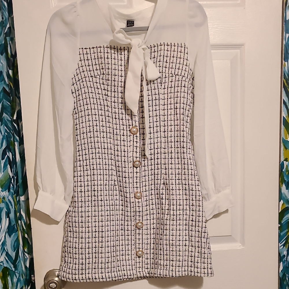 Chic White and Black Women's Top